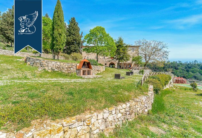 Image No.18-23 Bed Farmhouse for sale