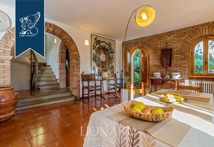 Image No.12-3 Bed Villa for sale