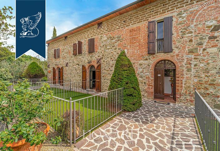 Image No.12-10 Bed Farmhouse for sale