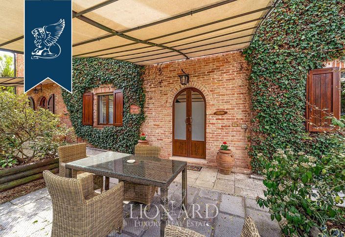 Image No.16-10 Bed Farmhouse for sale
