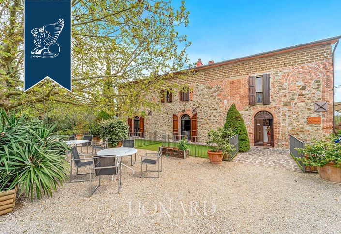 Image No.19-10 Bed Farmhouse for sale