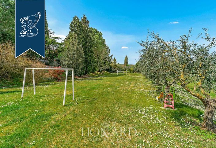 Image No.20-10 Bed Farmhouse for sale