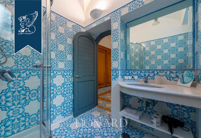 Image No.20-16 Bed Villa for sale