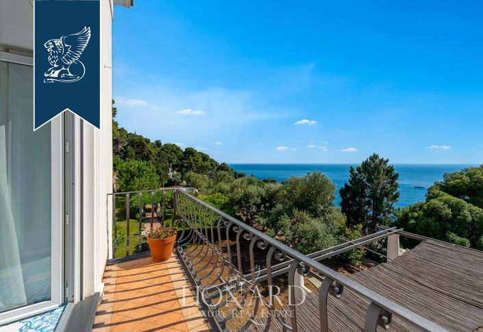 Image No.9-16 Bed Villa for sale