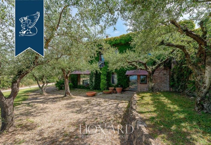 Image No.8-31 Bed Farmhouse for sale