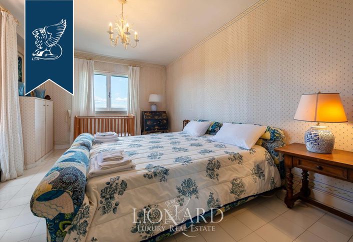 Image No.42-8 Bed Villa for sale