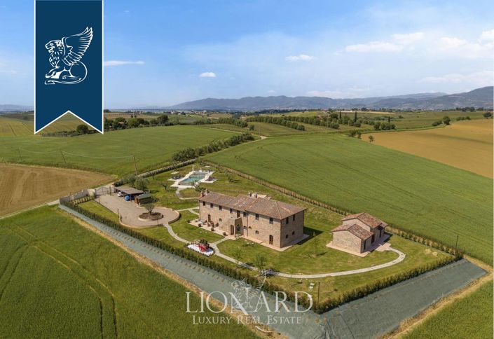 Image No.2-8 Bed Country House for sale