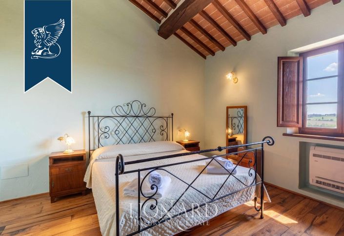 Image No.31-8 Bed Country House for sale
