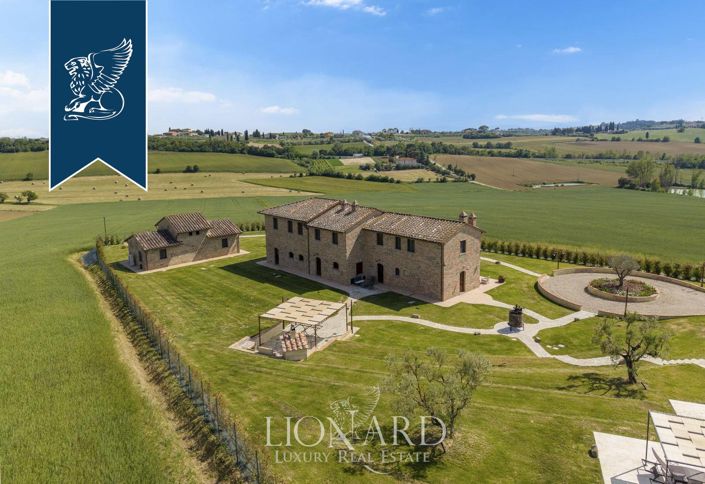 Image No.5-8 Bed Country House for sale