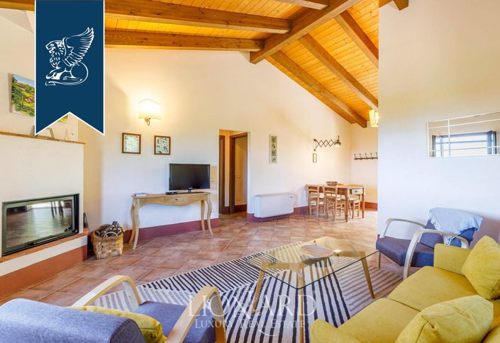 Image No.32-13 Bed Farmhouse for sale