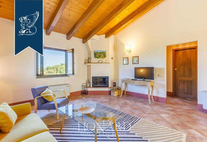 Image No.33-13 Bed Farmhouse for sale