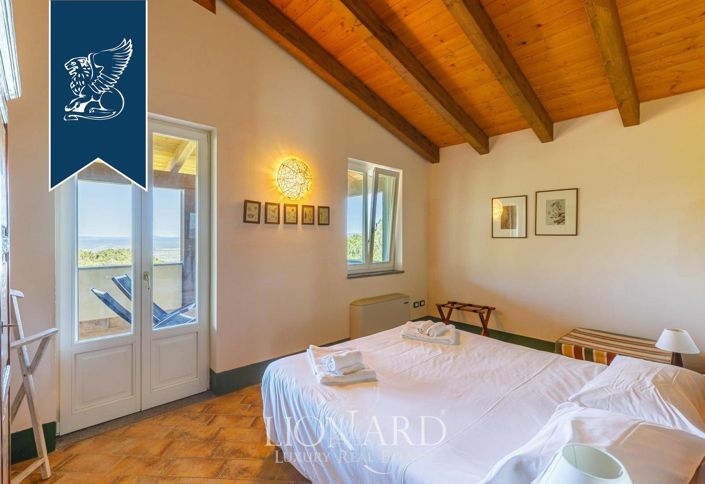 Image No.42-13 Bed Farmhouse for sale
