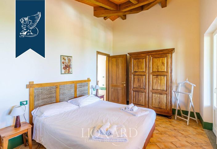 Image No.43-13 Bed Farmhouse for sale
