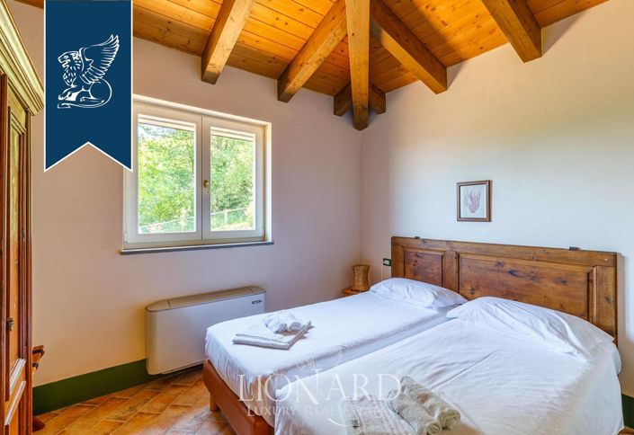 Image No.44-13 Bed Farmhouse for sale