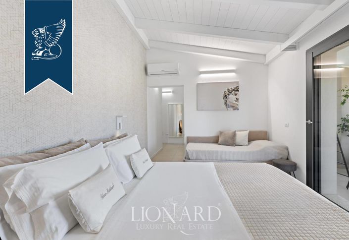 Image No.15-6 Bed Property for sale