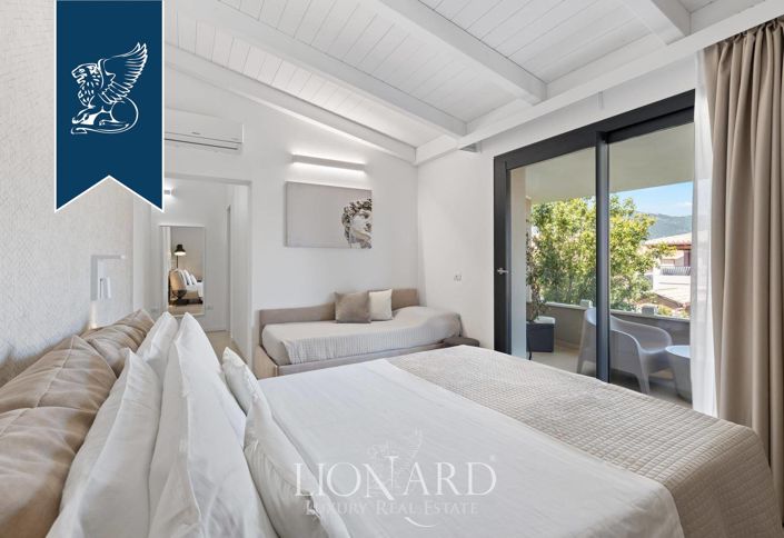 Image No.16-6 Bed Property for sale