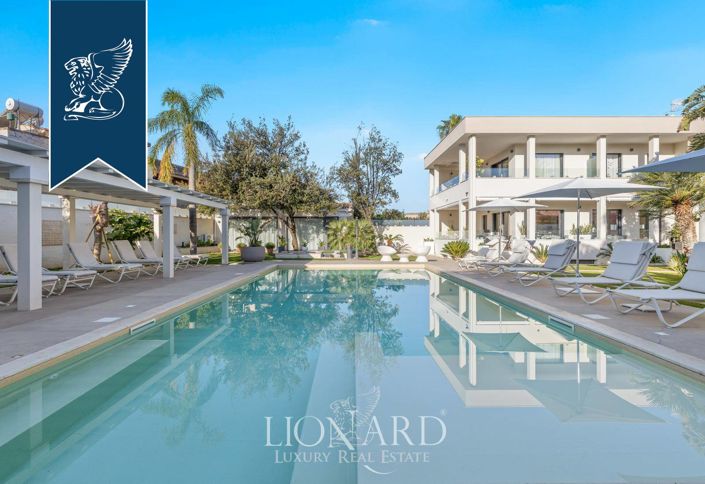 Image No.2-6 Bed Property for sale