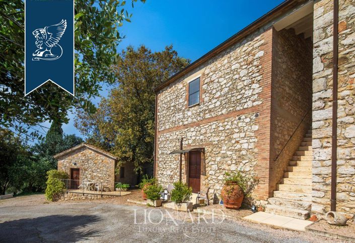 Image No.13-18 Bed Farmhouse for sale