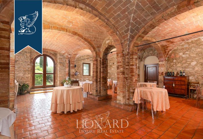 Image No.16-18 Bed Farmhouse for sale