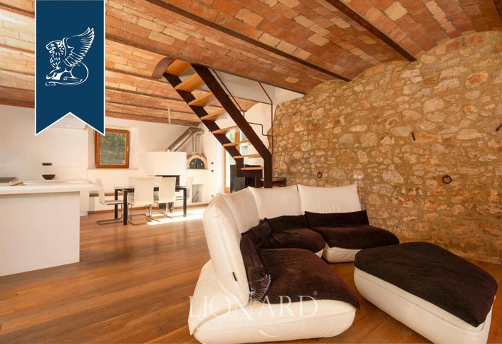 Image No.21-18 Bed Farmhouse for sale