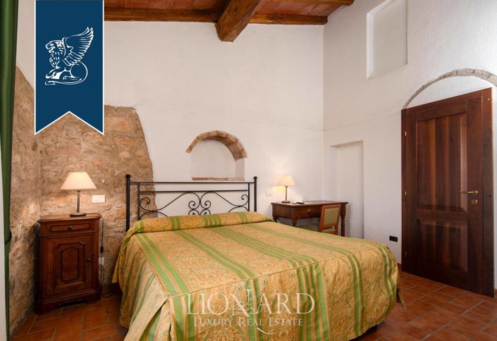 Image No.25-18 Bed Farmhouse for sale