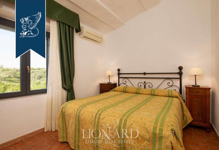 Image No.29-18 Bed Farmhouse for sale