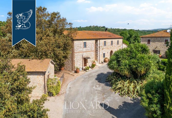 Image No.4-18 Bed Farmhouse for sale