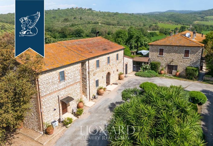 Image No.5-18 Bed Farmhouse for sale