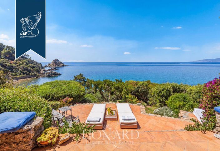 Image No.10-7 Bed Villa for sale