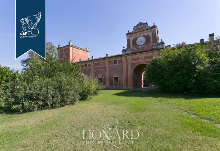 Image No.17-20 Bed Villa for sale