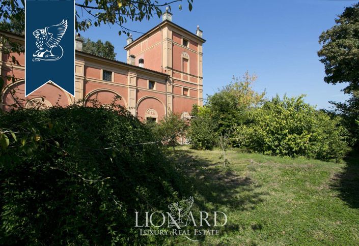 Image No.21-20 Bed Villa for sale