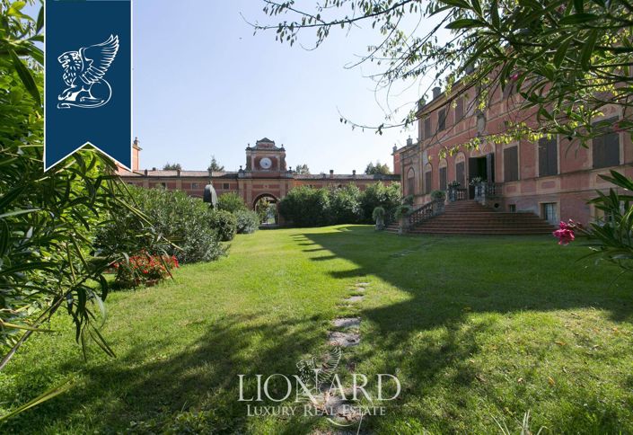 Image No.25-20 Bed Villa for sale