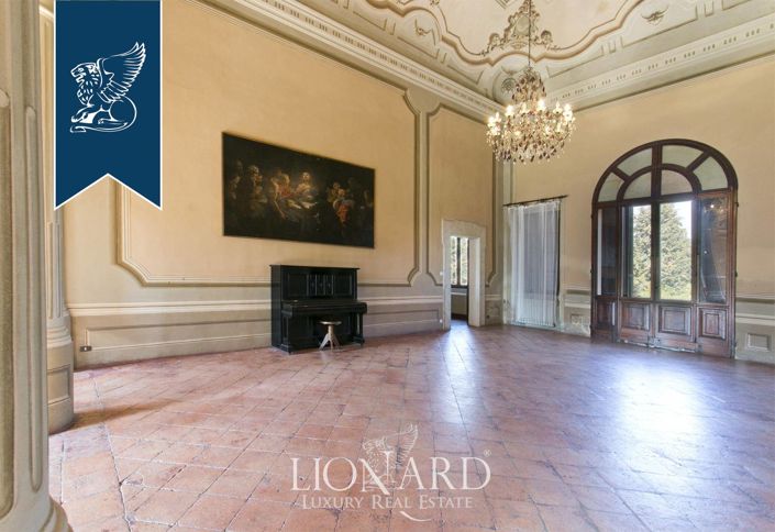 Image No.30-20 Bed Villa for sale