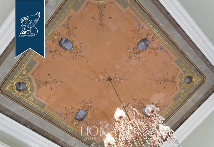 Image No.45-20 Bed Villa for sale