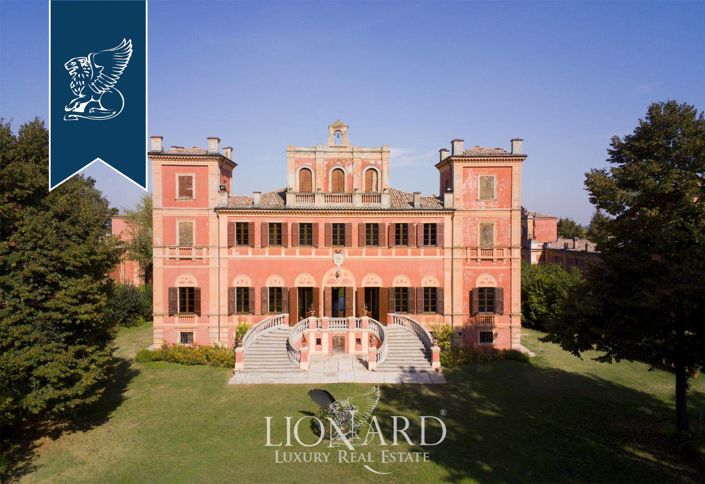 Image No.5-20 Bed Villa for sale