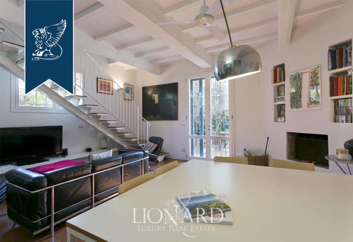 Image No.52-20 Bed Villa for sale