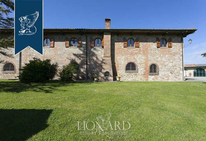 Image No.15-11 Bed Villa for sale