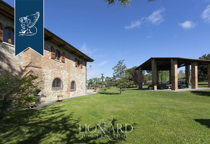 Image No.17-11 Bed Villa for sale