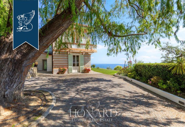 Image No.12-6 Bed Villa for sale