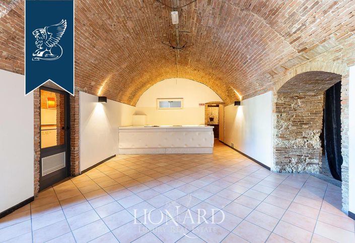 Image No.14-7 Bed Property for sale