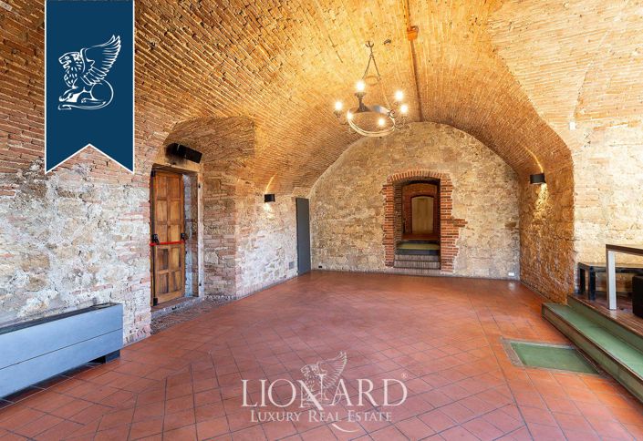Image No.16-7 Bed Property for sale
