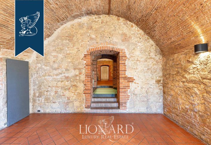 Image No.17-7 Bed Property for sale