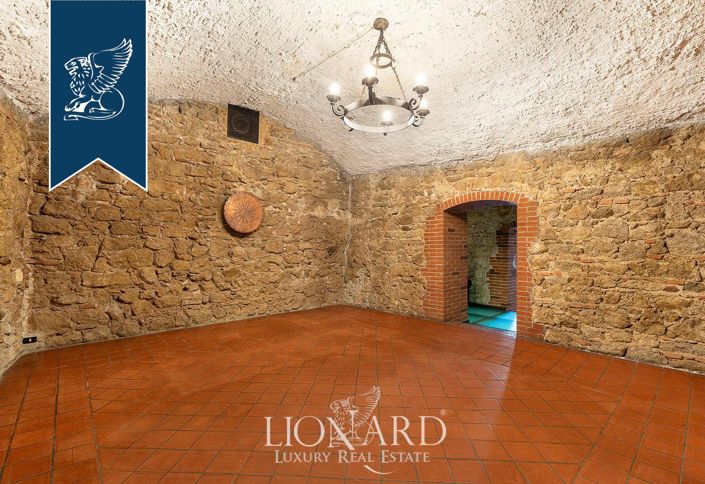 Image No.18-7 Bed Property for sale