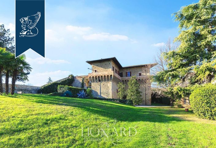 Image No.3-7 Bed Property for sale