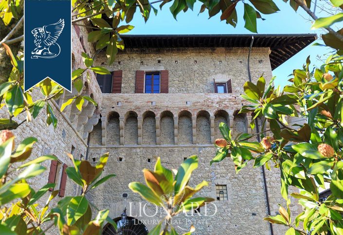 Image No.4-7 Bed Property for sale