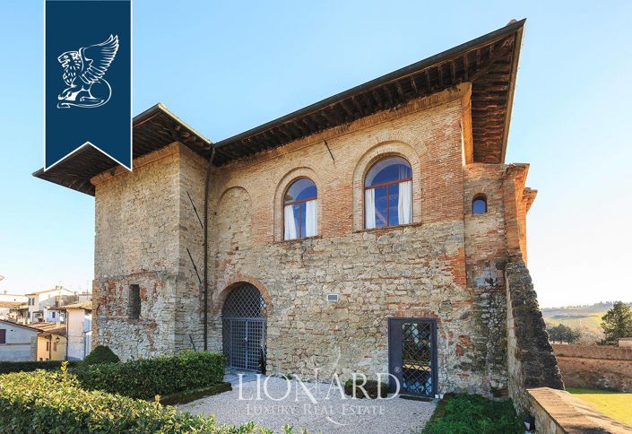 Image No.7-7 Bed Property for sale