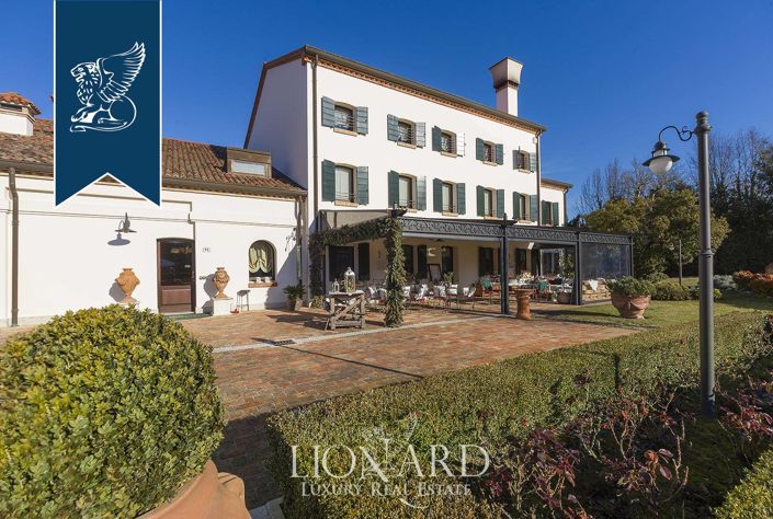 Image No.10-10 Bed Villa for sale
