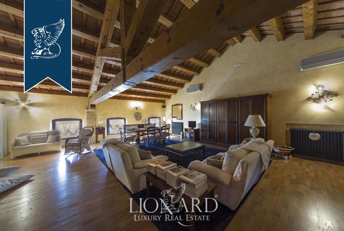 Image No.16-10 Bed Villa for sale