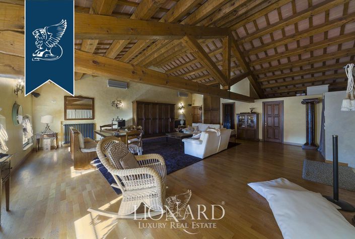 Image No.17-10 Bed Villa for sale