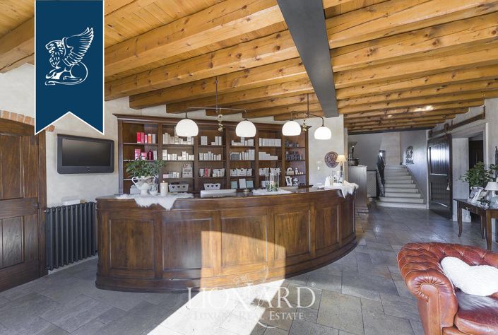 Image No.19-10 Bed Villa for sale